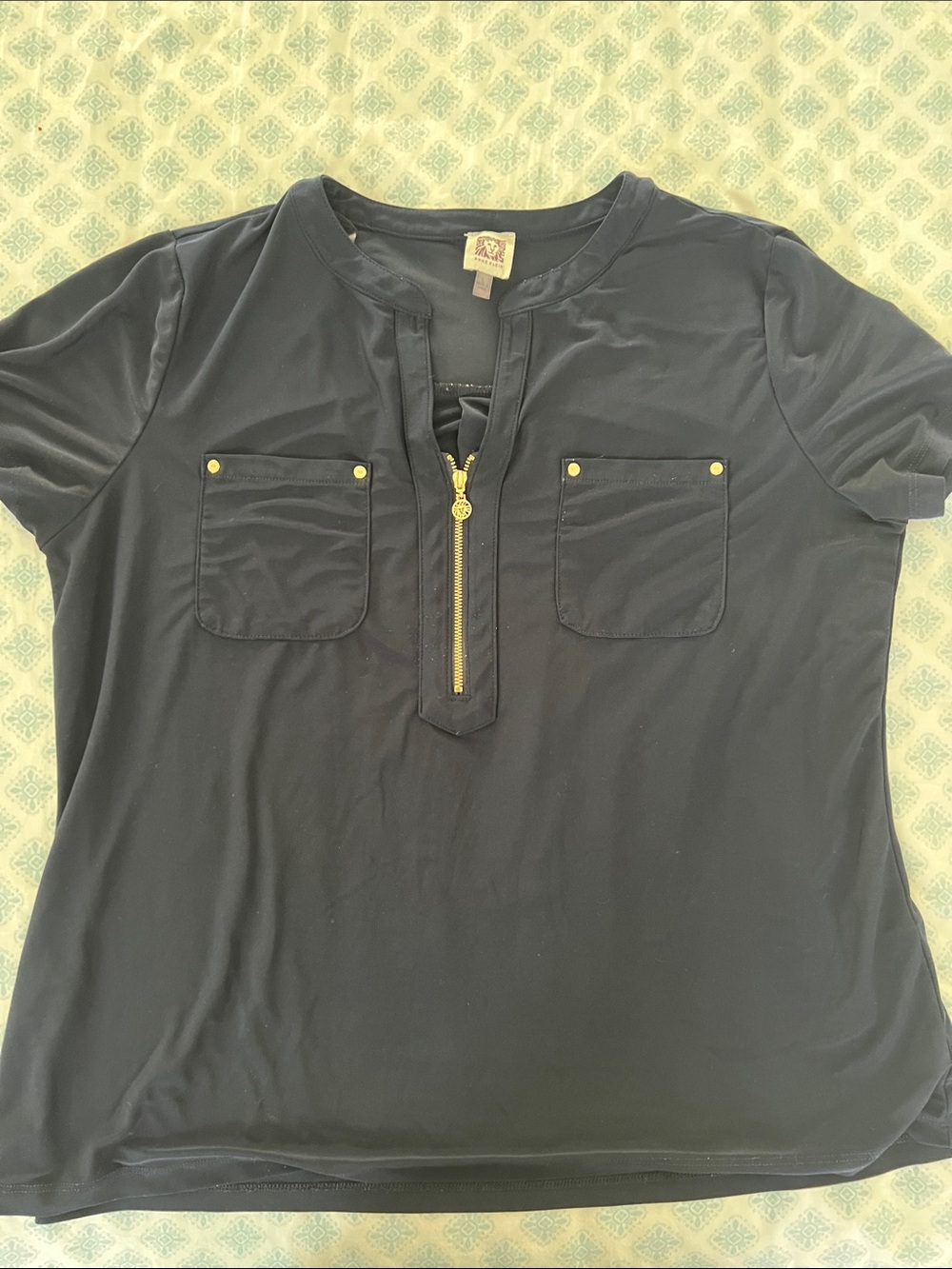 Women’s Black Short-Sleeve Zip Pocket Top